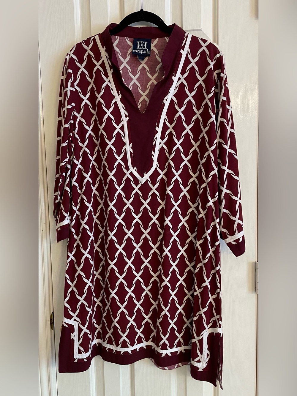 Escapada Burgundy and White Geometric V-Neck 3/4 Sleeve Dress